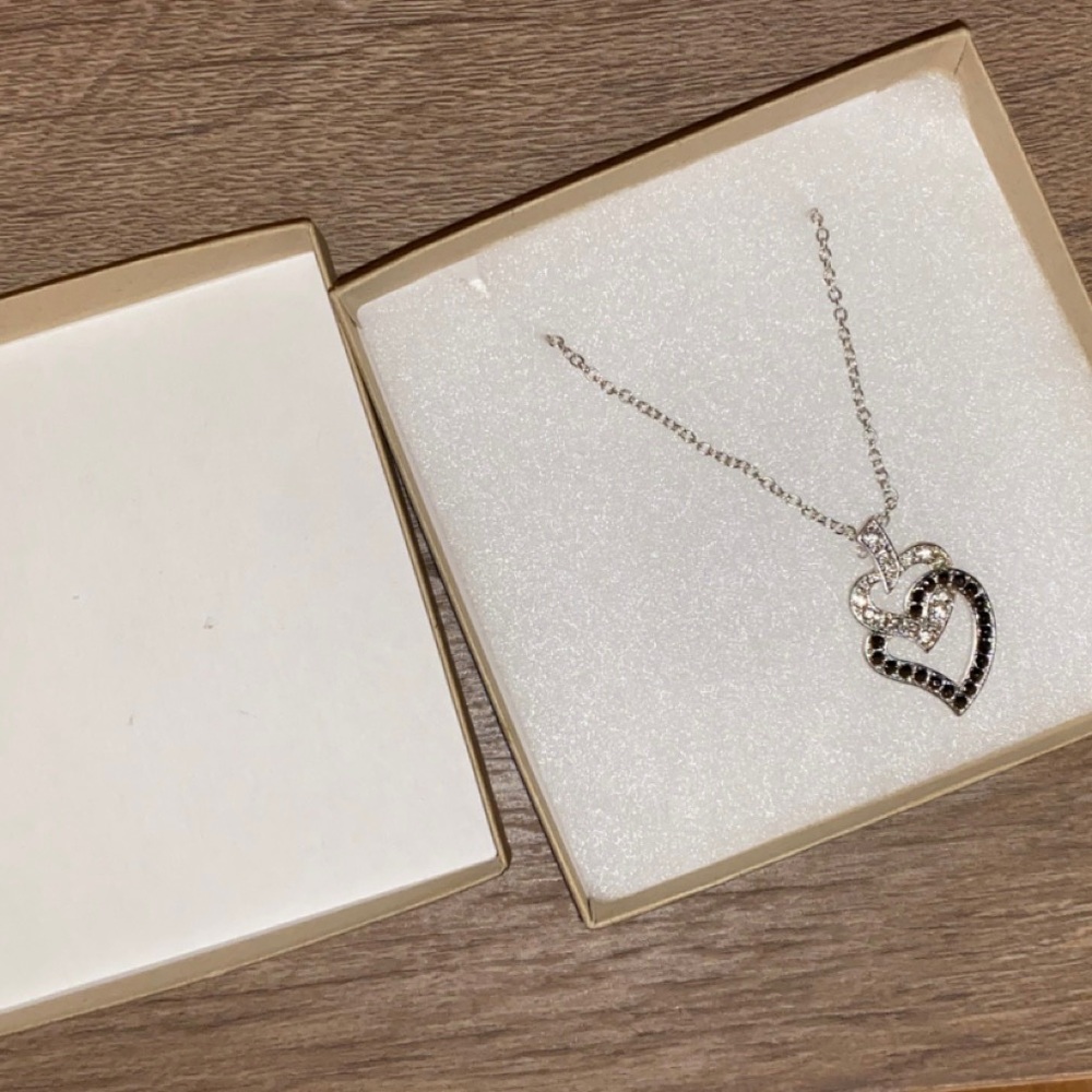 Women’s necklace